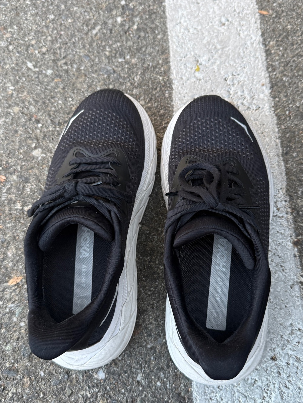 Hoka Arahi 7 Running Shoe - Black/White - Picture 8 of 14